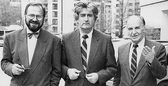 Stjepan_Kljuić,_Radovan_Karadžić,_and_Alija_Izetbegović_in_Sarajevo_1992